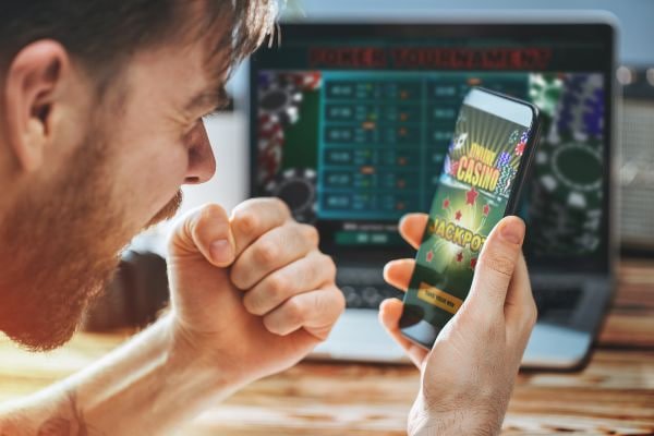 Burna777 Esports App တွင် Free Fire နှင့် Valorant ပွဲစဉ်များ Bet ချနေသည့် မြင်ကွင်း